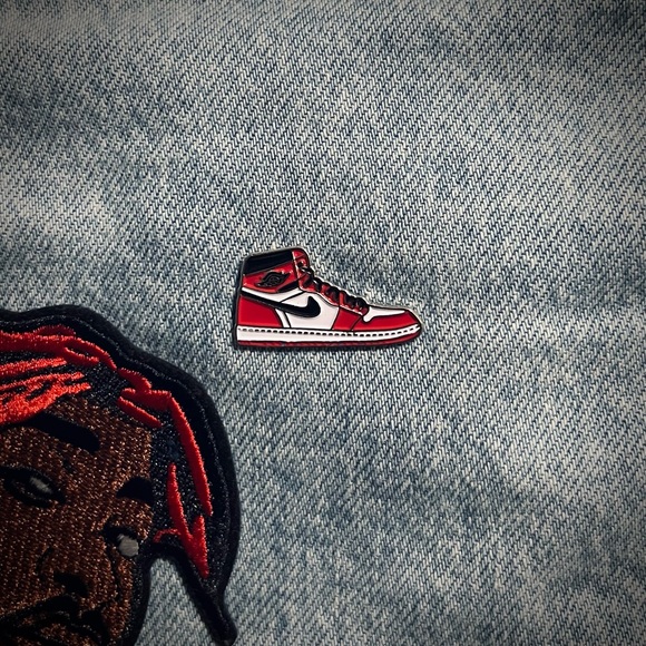 Jordan 1 Pin - Picture 1 of 2